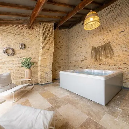 Maison Cacha -13 Personnes Centre Historique - Jacuzzi * Saint-Omer (Pas-de-Calais)